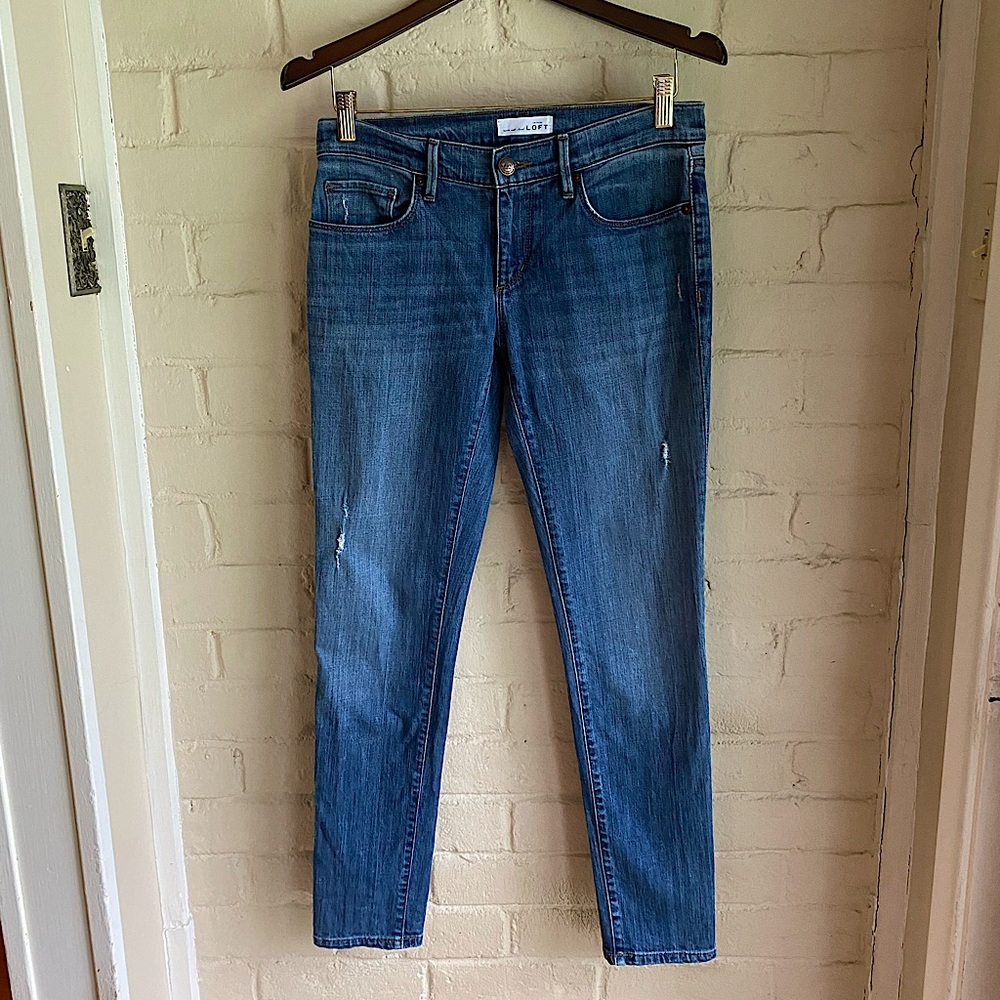 Ann Taylor LOFT size 0 / 25 light blue relaxed skinny fit denim jeans